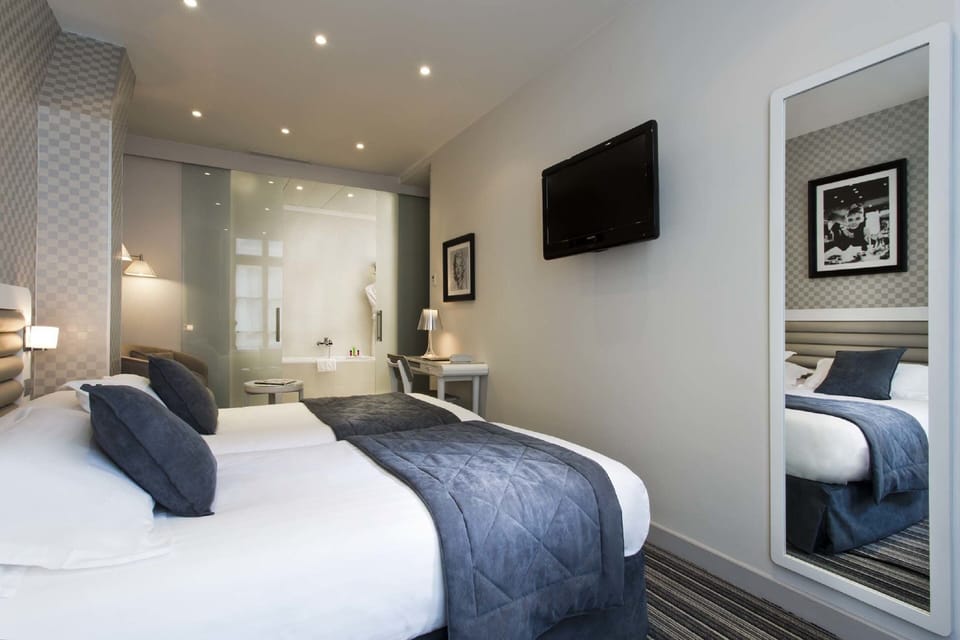 Triple Room | Premium bedding, in-room safe, desk, blackout drapes