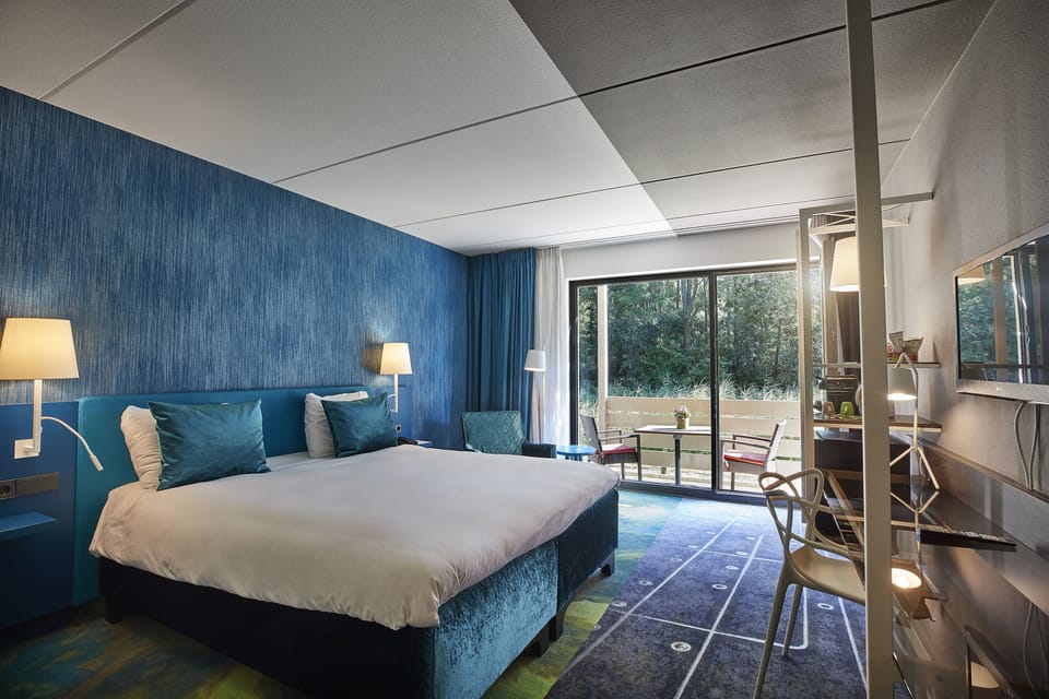 Premium bedding, pillowtop beds, minibar (free items), in-room safe