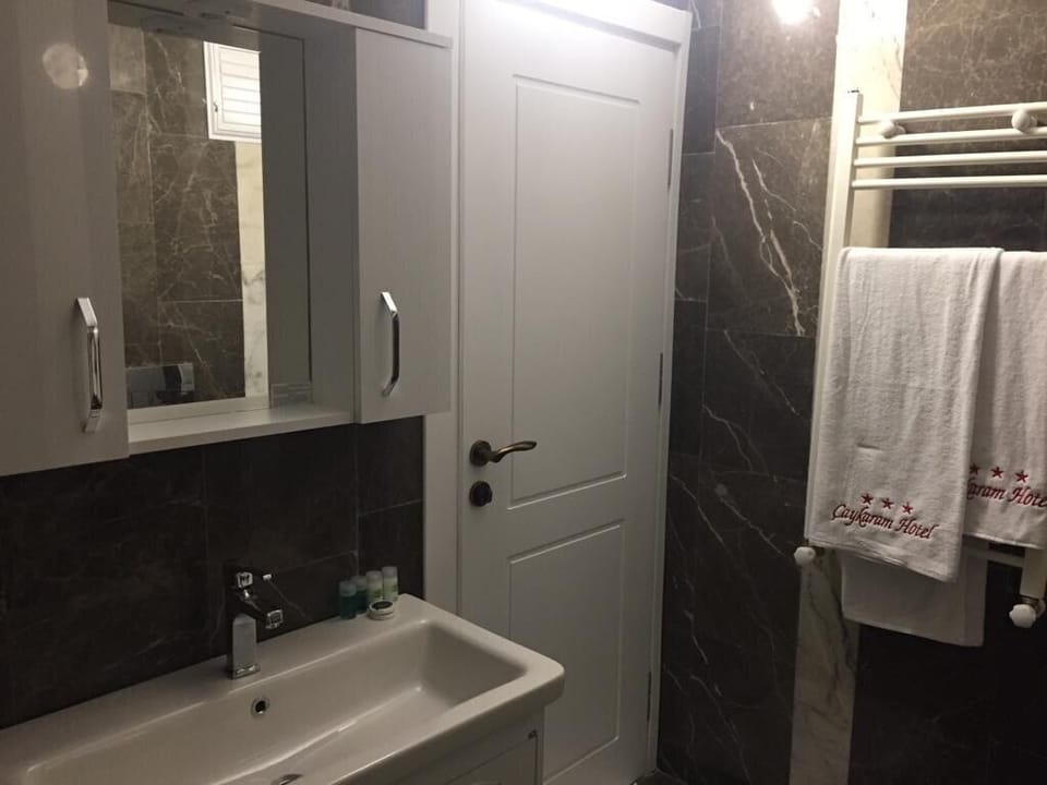 Condo | Minibar, in-room safe, laptop workspace, soundproofing