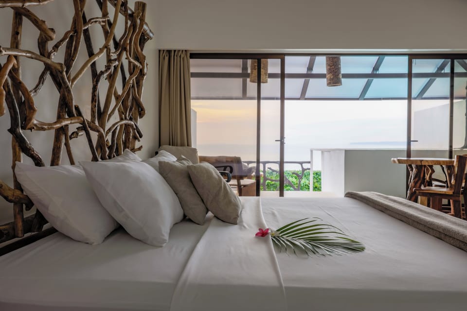 Romantic Studio Suite, 1 King Bed | Memory foam beds, blackout drapes, WiFi (free), individually decorated