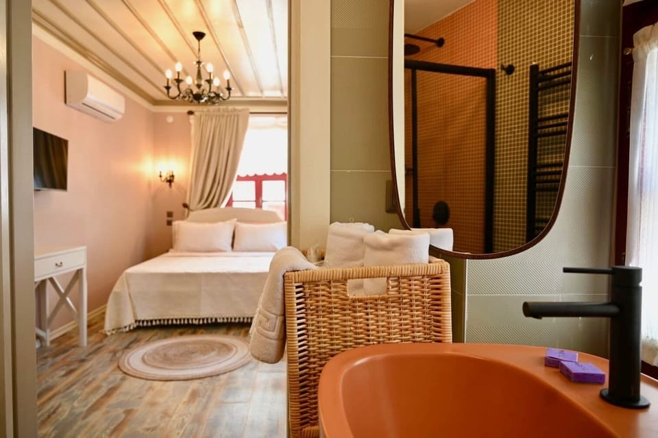 Superior Room | Minibar, in-room safe, free WiFi, bed sheets