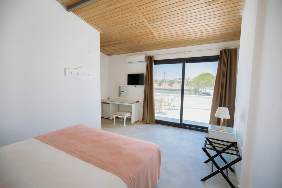 A1-TERAS KING | Soundproofing, free WiFi, bed sheets