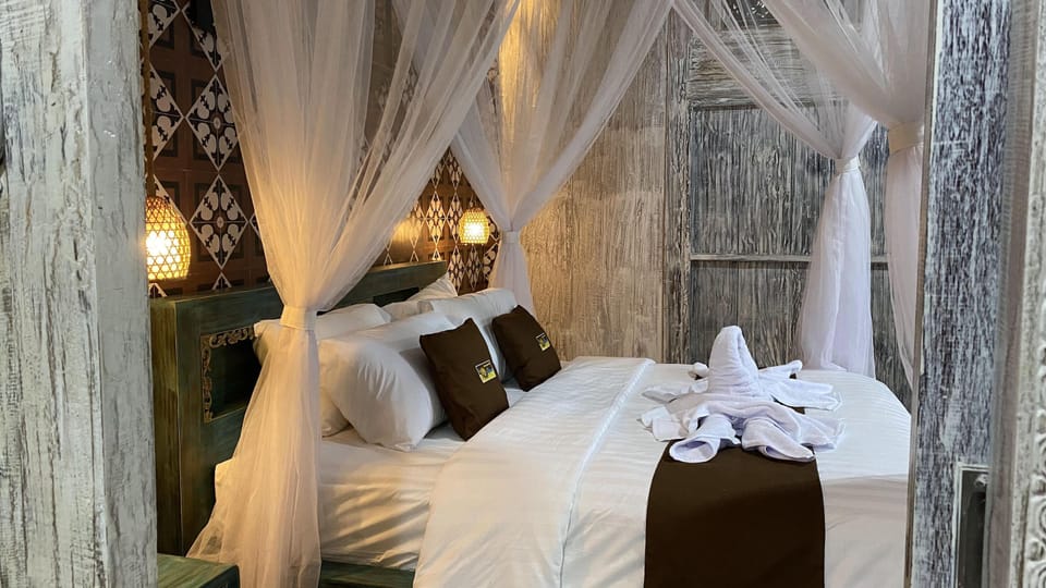 Minibar, desk, free WiFi, bed sheets