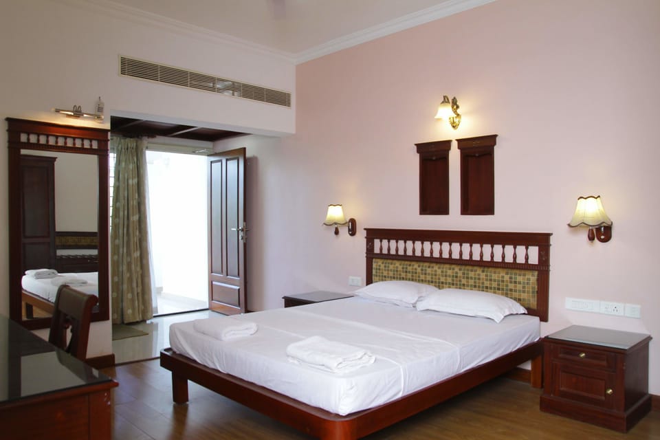 Diamond Room | Laptop workspace, free WiFi, bed sheets