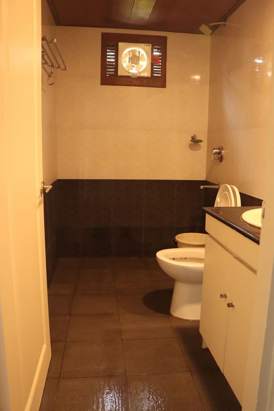 Shower, rainfall showerhead, towels