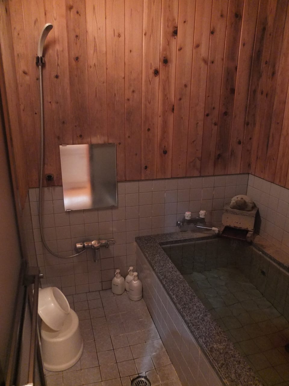 Indoor spa tub
