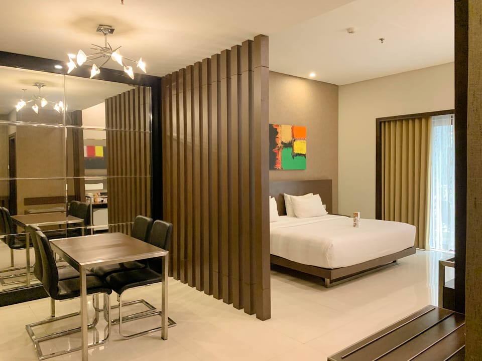 Junior Room | Free minibar, in-room safe, desk, laptop workspace