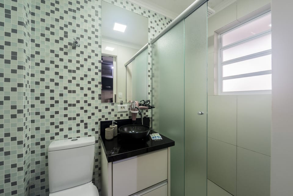 Premium Studio Suite | Bathroom | Shower, hair dryer, towels, soap