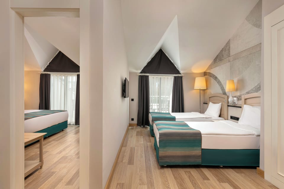 Family Room | Minibar, in-room safe, desk, soundproofing