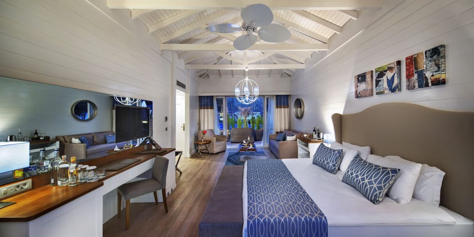 Premium bedding, free minibar, in-room safe, laptop workspace