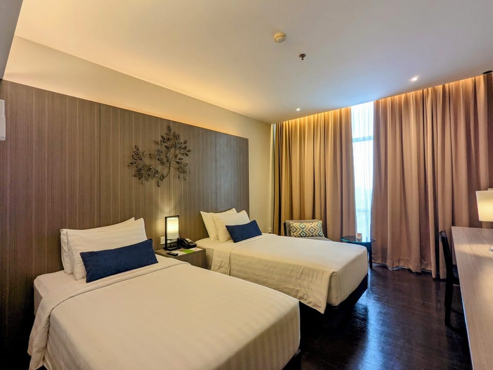 Deluxe Twin Room | Premium bedding, minibar, in-room safe, desk