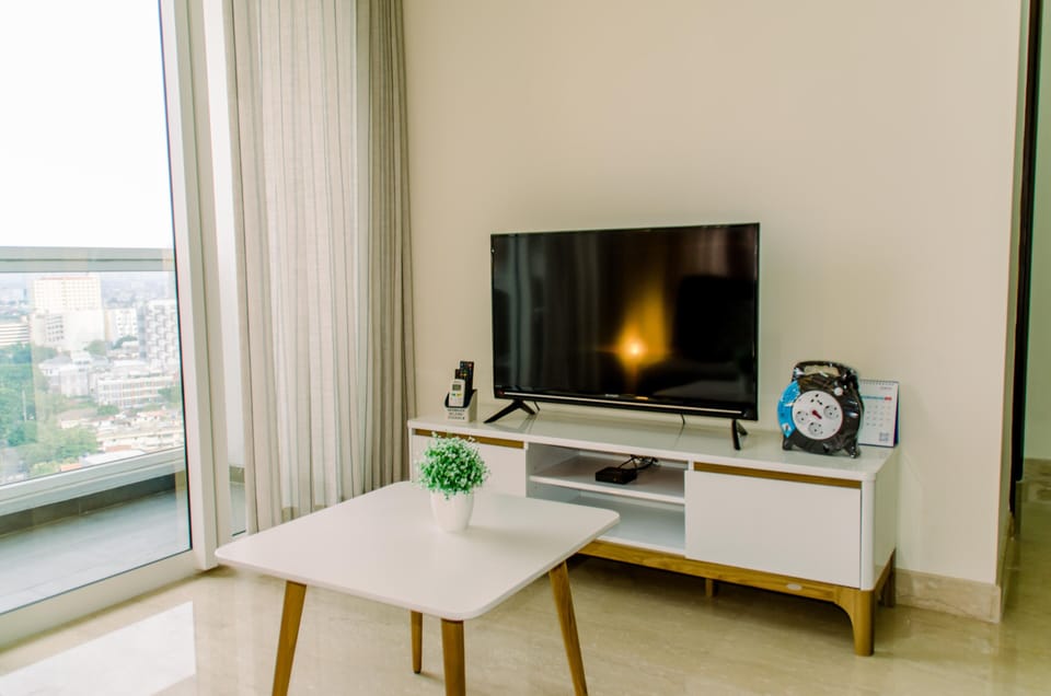 Apartment, 2 Bedrooms | Living area | TV