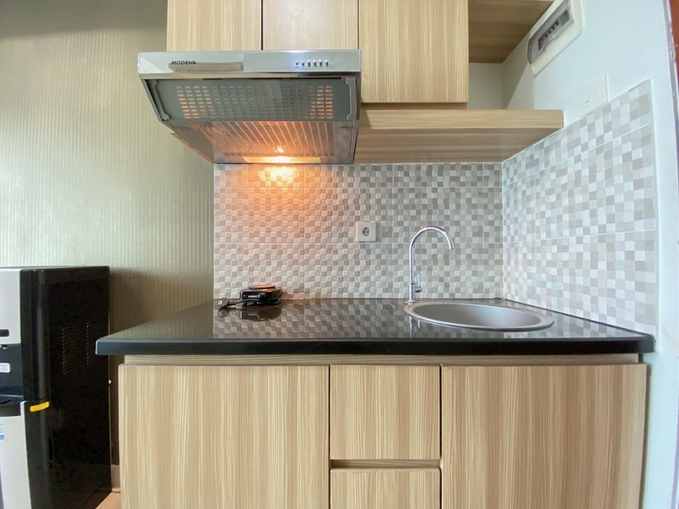 Fridge, cookware/dishes/utensils