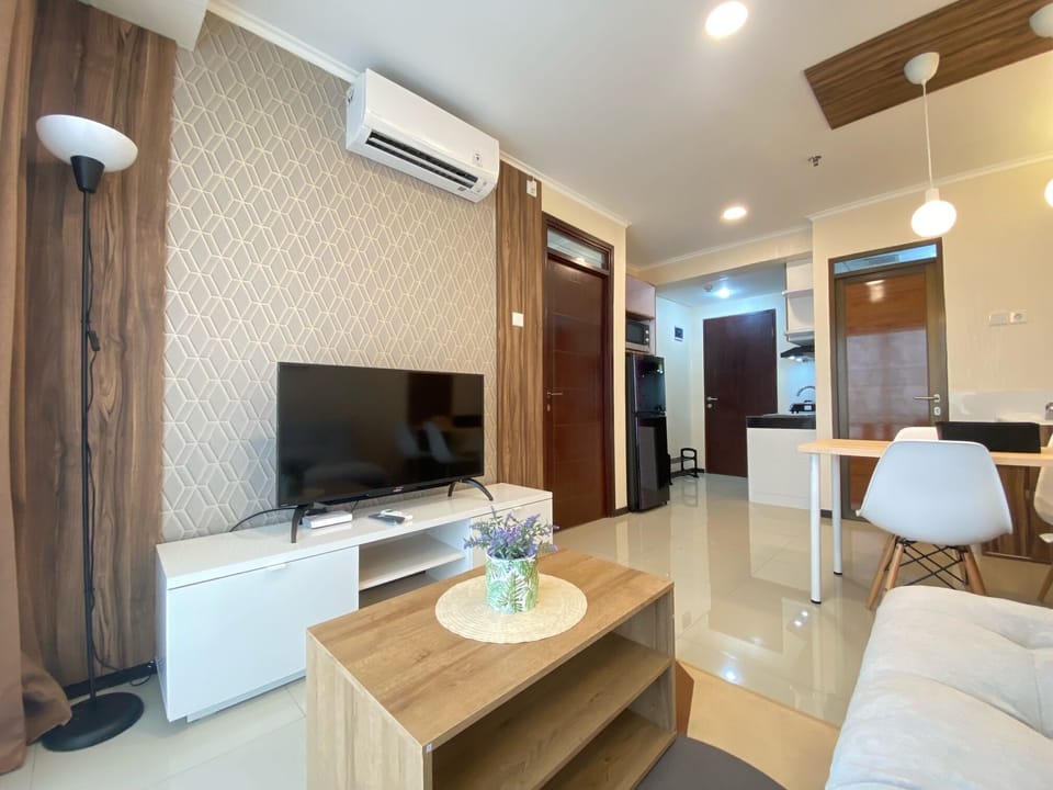 Apartment, 2 Bedrooms | Living area | TV