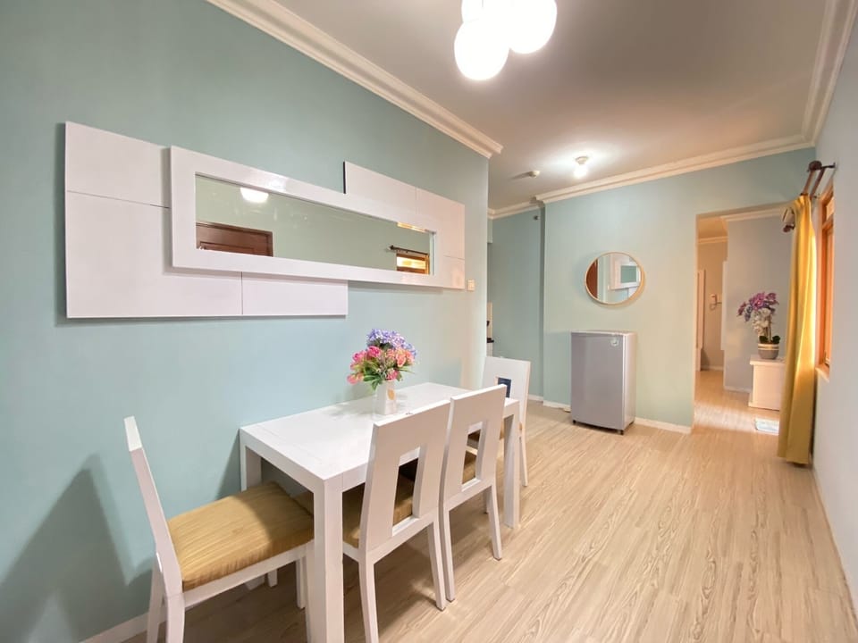 Apartment, 3 Bedrooms | Dining room