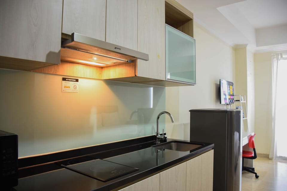 Apartment | Private kitchen | Fridge, microwave, stovetop, electric kettle
