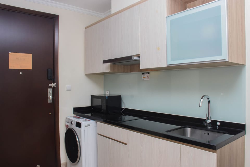 Apartment | Private kitchen | Fridge, microwave, stovetop, electric kettle