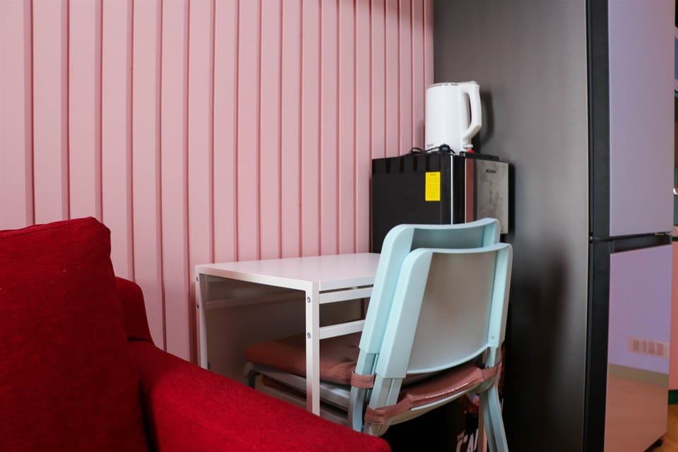 Apartment, 2 Bedrooms | Dining room