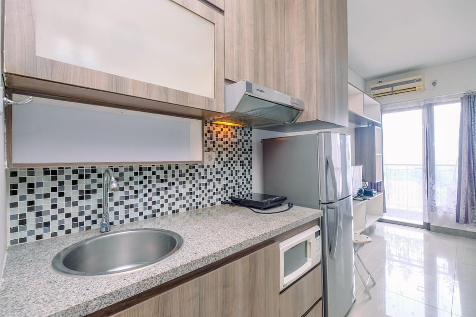Fridge, cookware/dishes/utensils