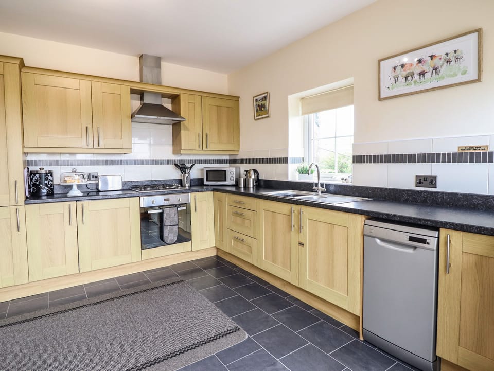 Cottage | Private kitchen | Fridge, dishwasher, electric kettle, toaster