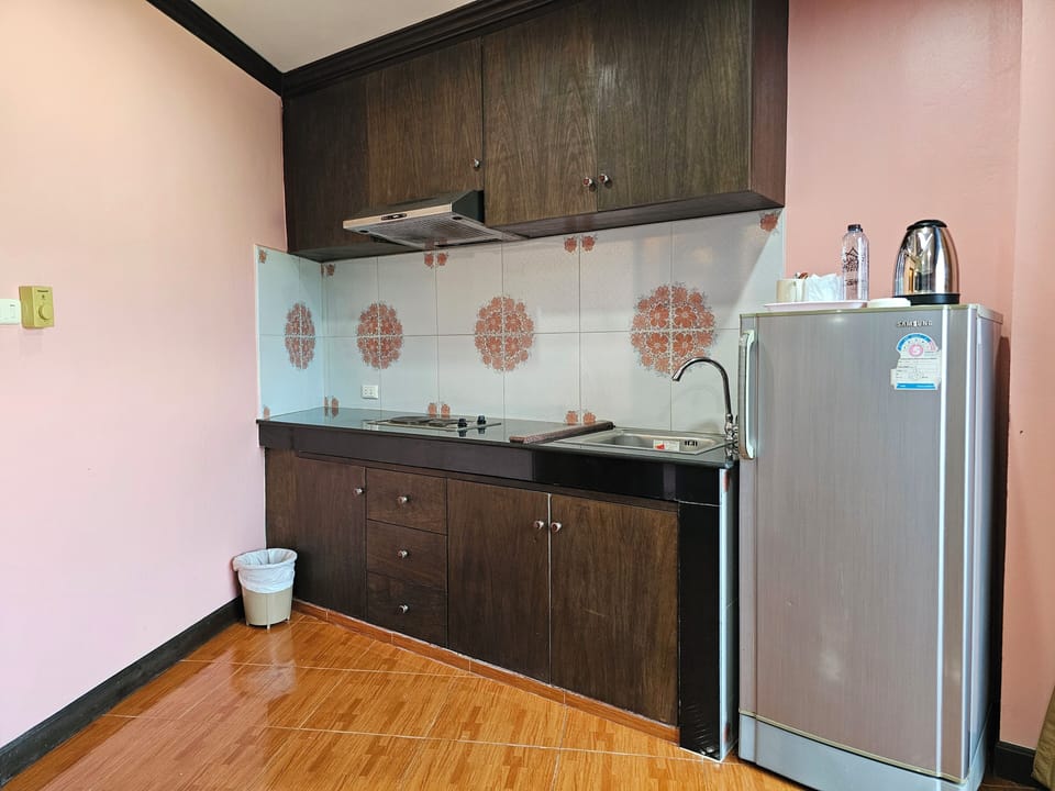 Fridge, microwave