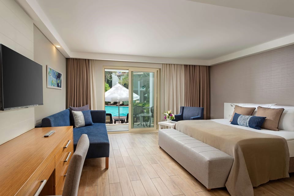 Swimup Room | 2 bedrooms, premium bedding, free minibar, in-room safe
