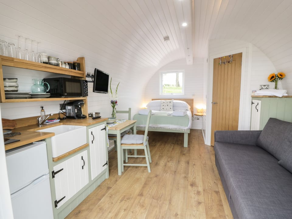 Cottage | 1 bedroom, individually decorated, individually furnished