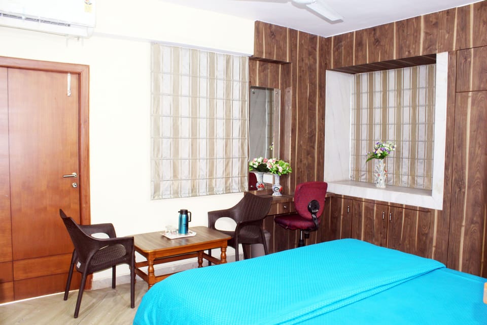 Economy Room | Desk, laptop workspace, WiFi, individually furnished