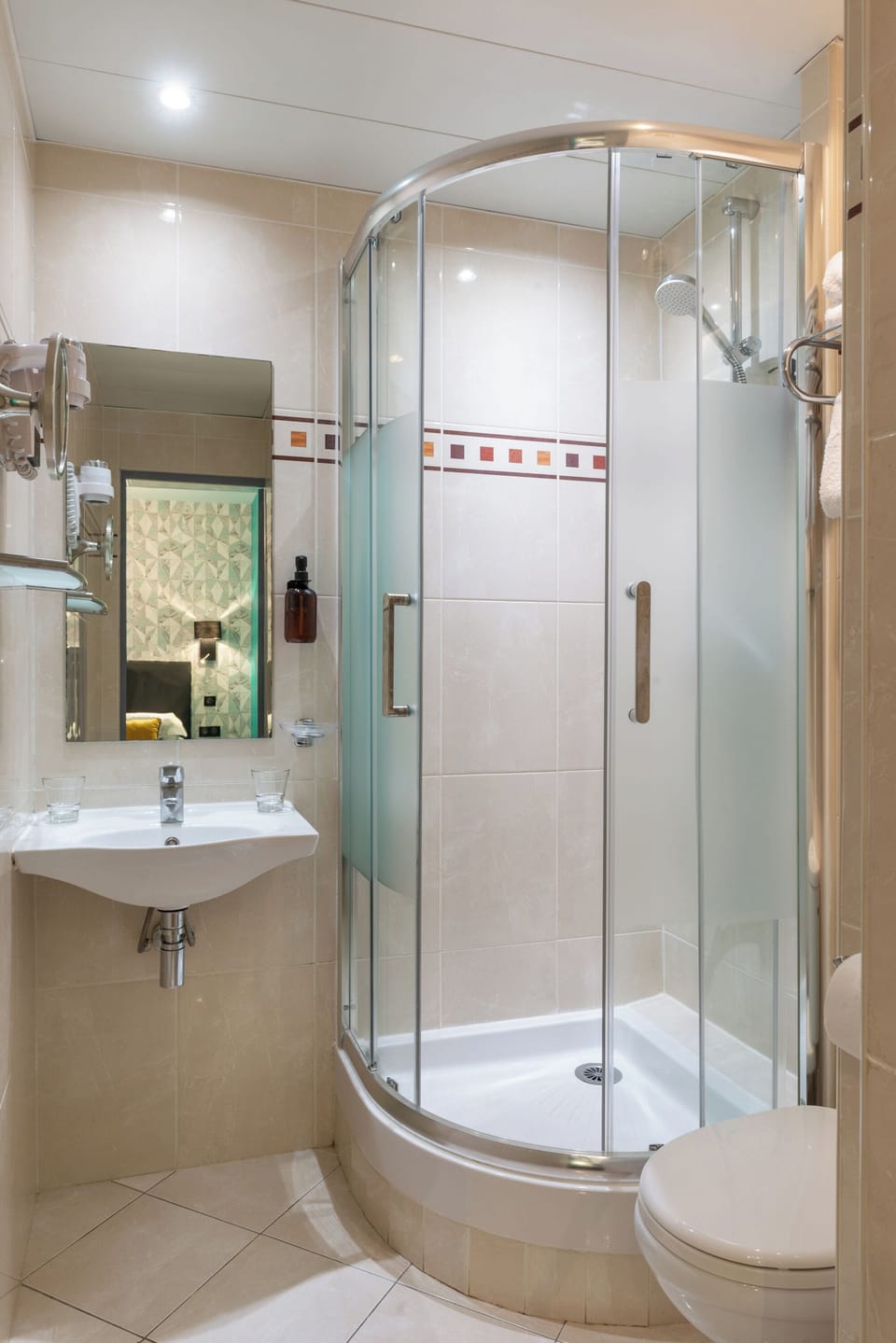 Basic Double Room, 1 Double Bed | Bathroom | Hair dryer, towels, soap, shampoo