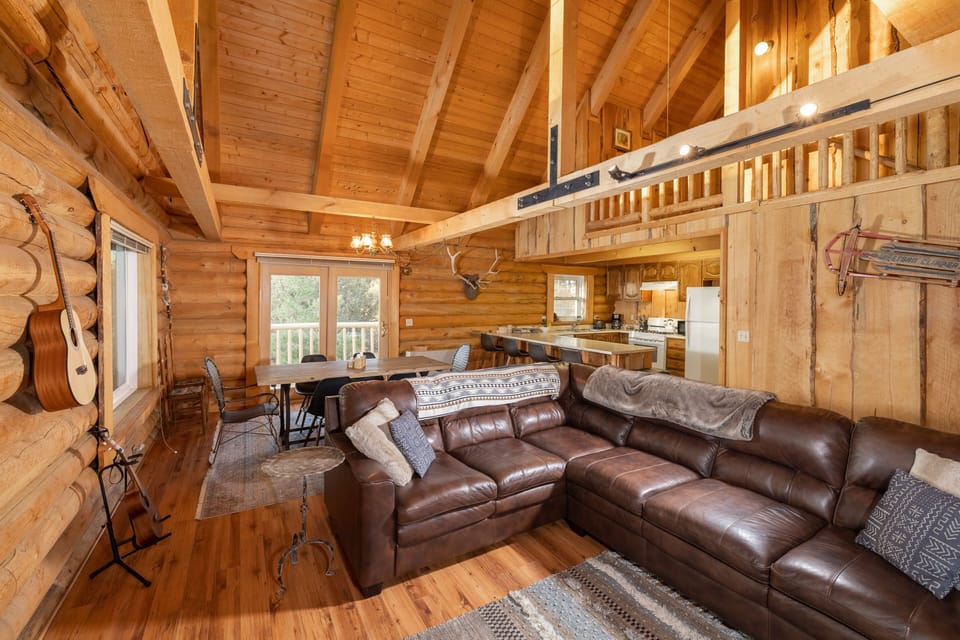 House, 3 Bedrooms | Living room | Smart TV