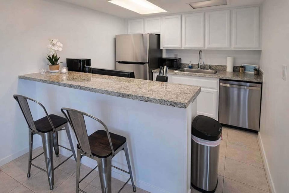 Apartment, 1 Bedroom | Private kitchen | Coffee/tea maker, fridge, oven, toaster