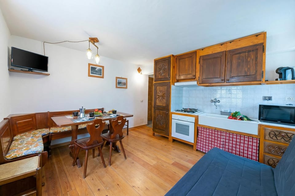 Family Apartment, Multiple Bedrooms (Miramonti 21 Ski In - Ski Out) | Private kitchen | Fridge, microwave, coffee/tea maker, toaster