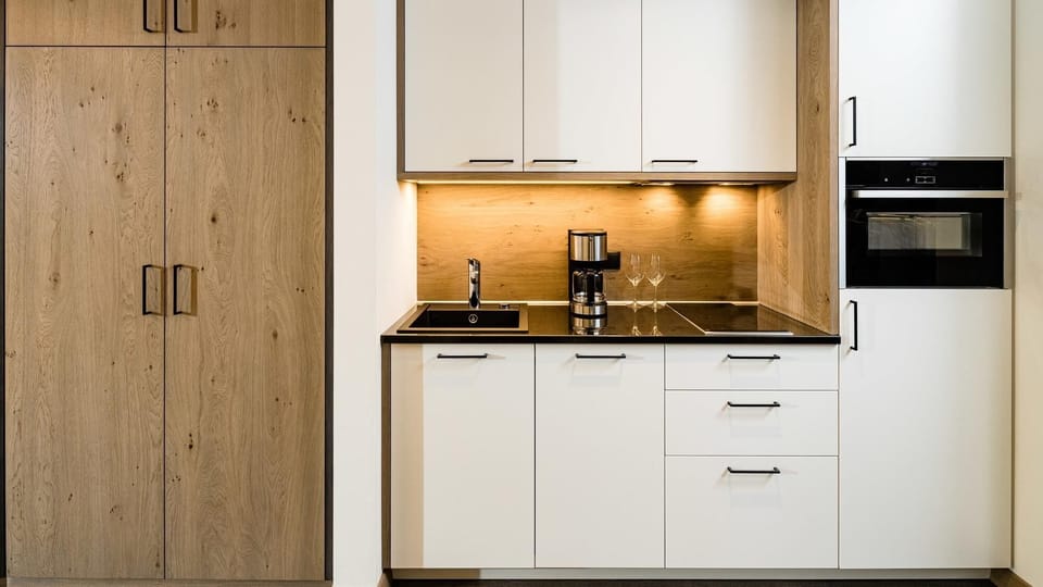 Basic Apartment | Private kitchen | Full-size fridge, microwave, oven, stovetop