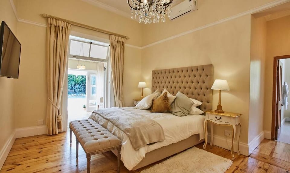 La Boheme | In-room safe, individually decorated, individually furnished, desk