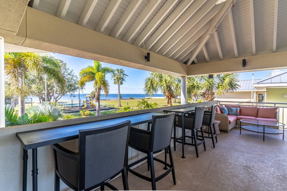 Room (201 Little Harbor Inn) | Exterior