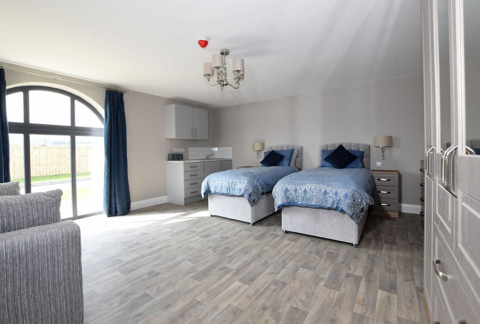 Luxury Suite, Ensuite (Ground floor suite) | Individually decorated, individually furnished, laptop workspace