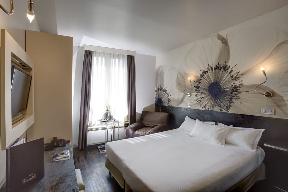 Standard Double Room | Minibar, in-room safe, desk, blackout drapes