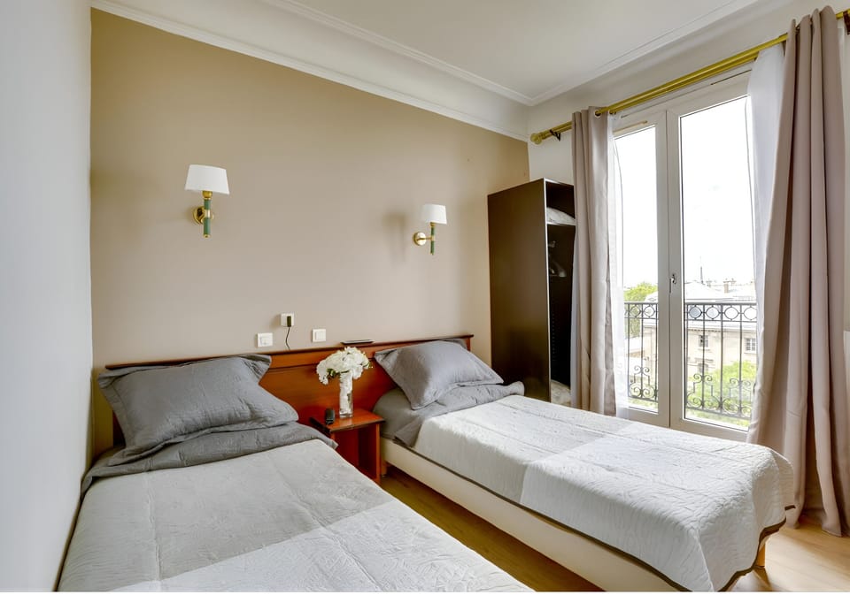 Twin Room | In-room safe, desk, soundproofing, free WiFi