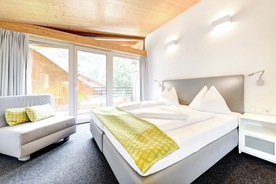 Superior Double Room with Balcony | Hypo-allergenic bedding available, in-room safe, WiFi (free)