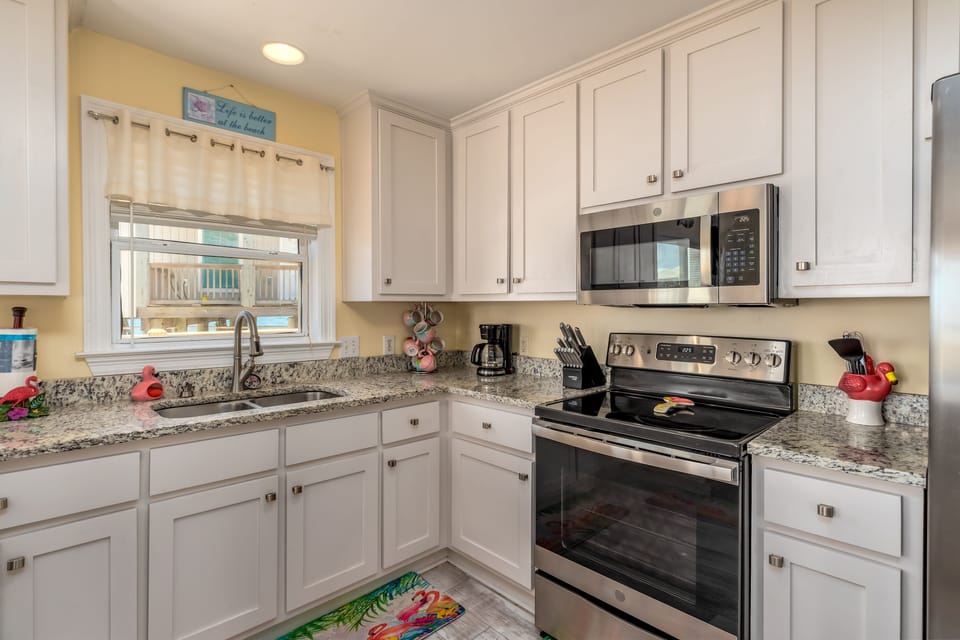House, 4 Bedrooms | Private kitchen | Fridge, oven, coffee/tea maker, toaster