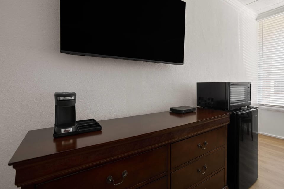 Room, 1 King Bed, Non Smoking | Down comforters, Tempur-Pedic beds, laptop workspace, iron/ironing board