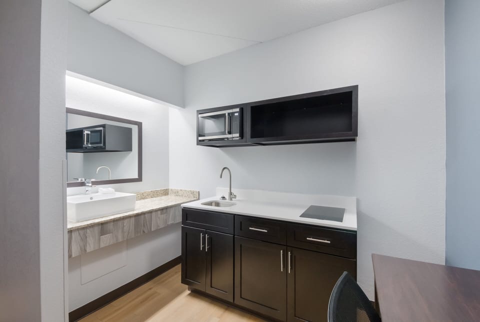 Full-size fridge, microwave, stovetop, dining tables
