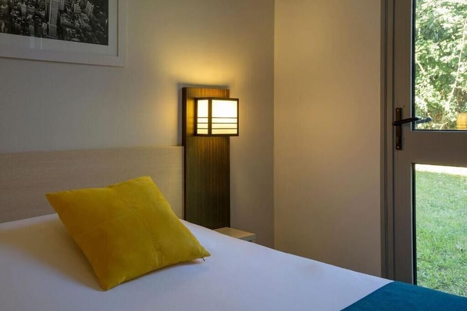 Premium Double Room, 1 Queen Bed | Premium bedding, desk, blackout drapes, iron/ironing board