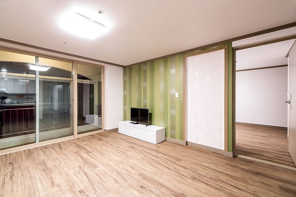 Family Room, 2 Bedrooms