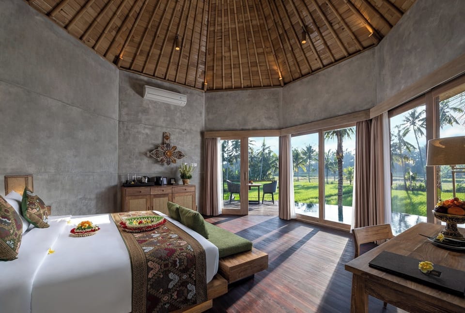 One Bedroom Paddies Pool Villa with 1x Floating Breakfast and with Daily Afternoon Tea | Premium bedding, down comforters, pillowtop beds, minibar