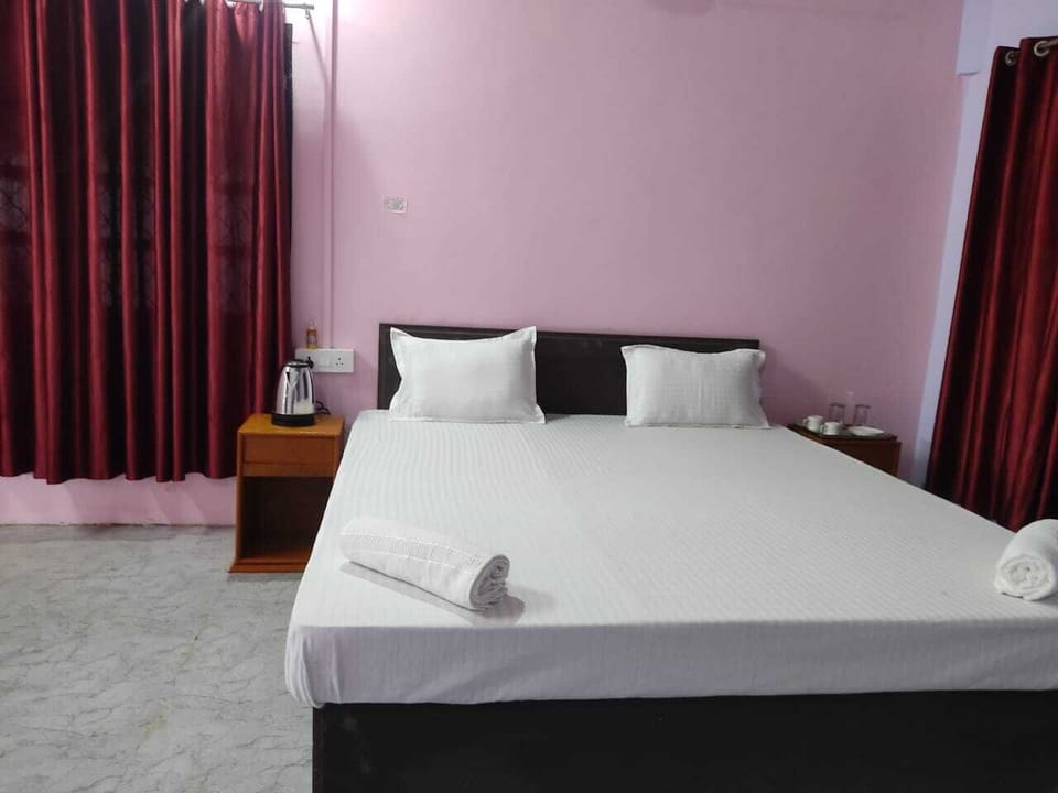 Standard Double Room | WiFi (free), bed sheets