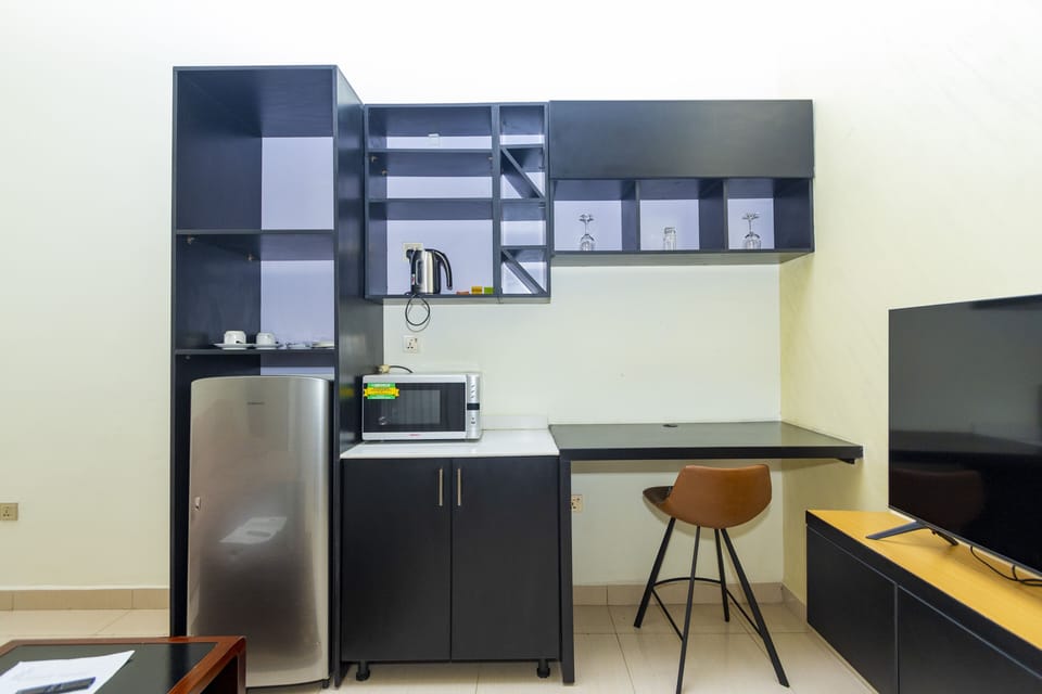 Executive Apartment, 1 Bedroom | Living area | 42-inch LED TV with satellite channels, TV