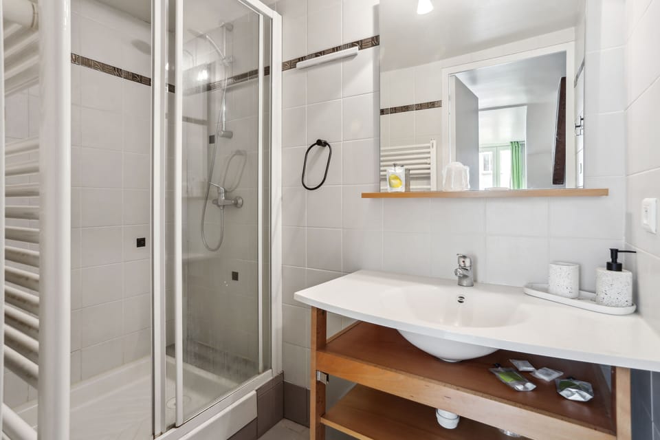 Family Apartment, 2 Bedrooms | Bathroom | Free toiletries, hair dryer, towels, soap