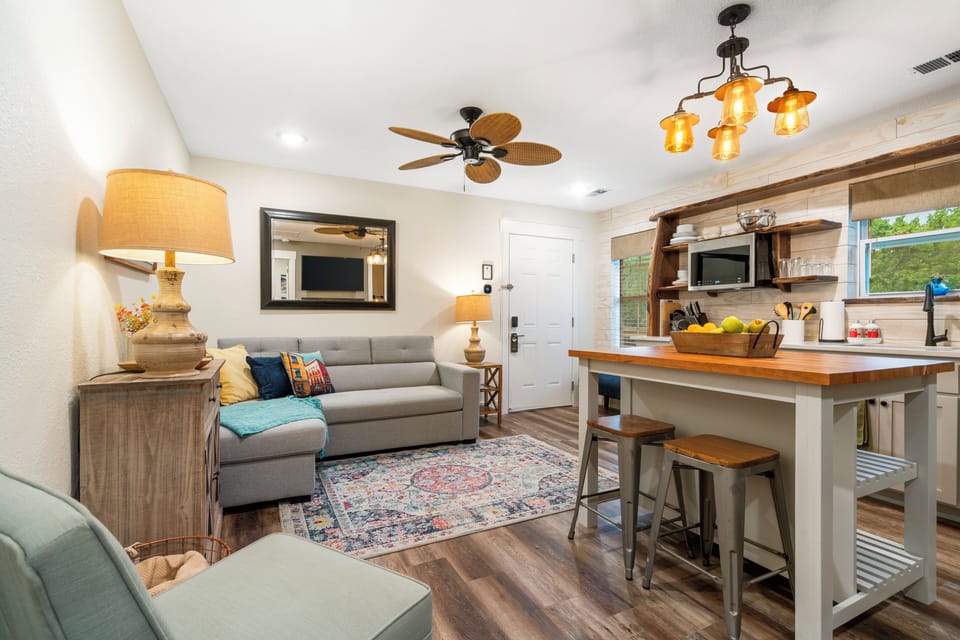 Deluxe Suite | Living area