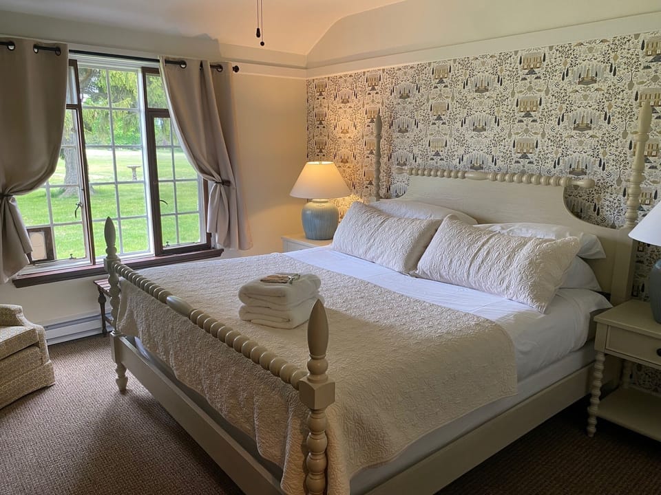 Junior Suite, 1 King Bed | Iron/ironing board, free WiFi, bed sheets